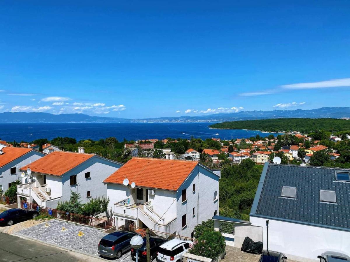 Guarda la vita Njivice Exterior foto