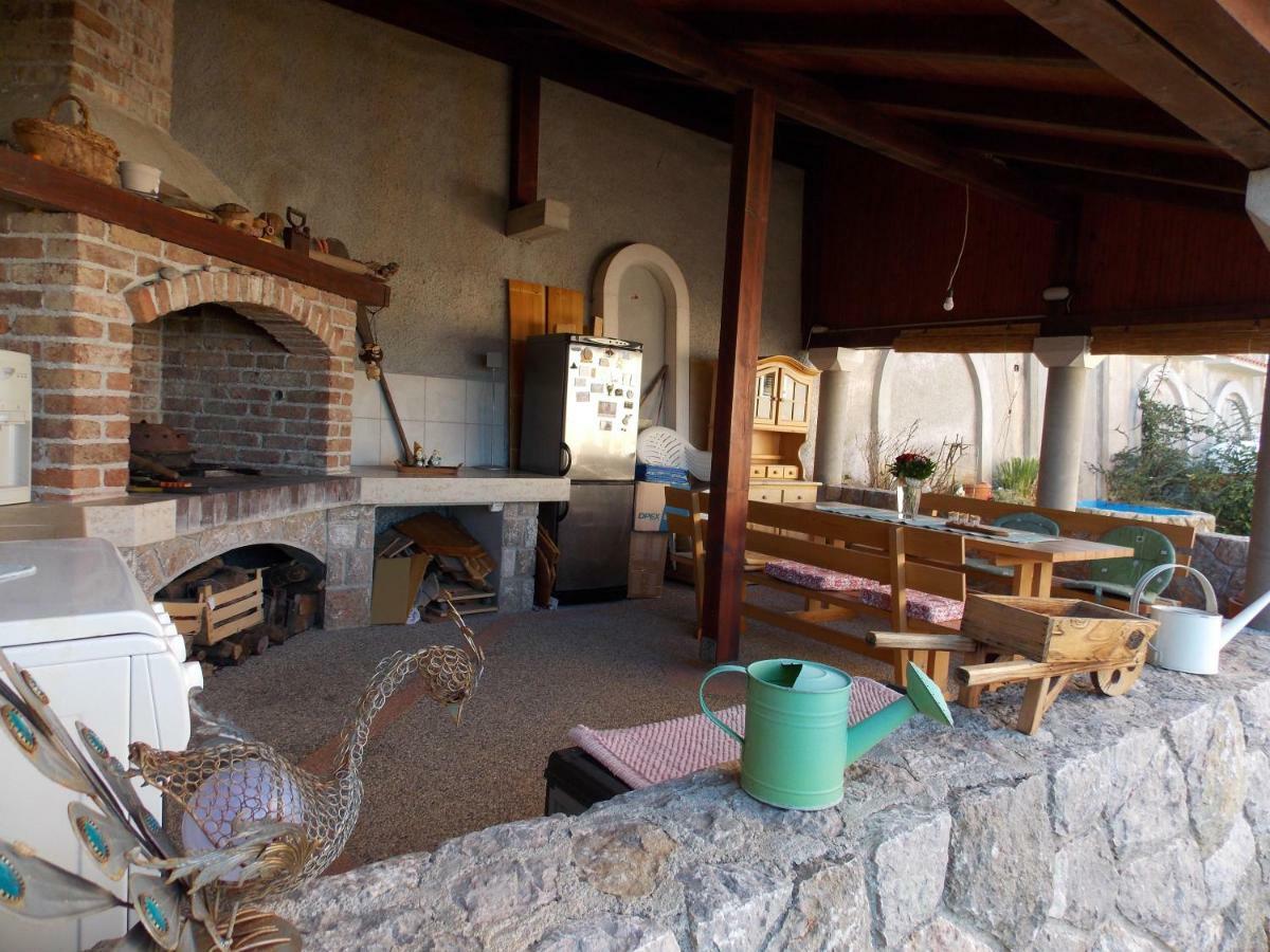 Guarda la vita Njivice Exterior foto