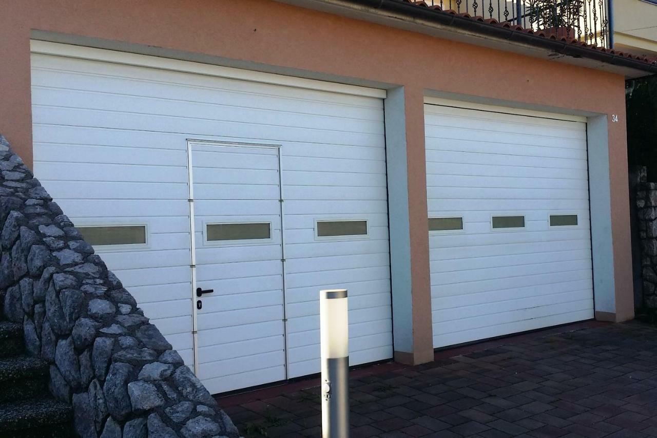 Guarda la vita Njivice Exterior foto