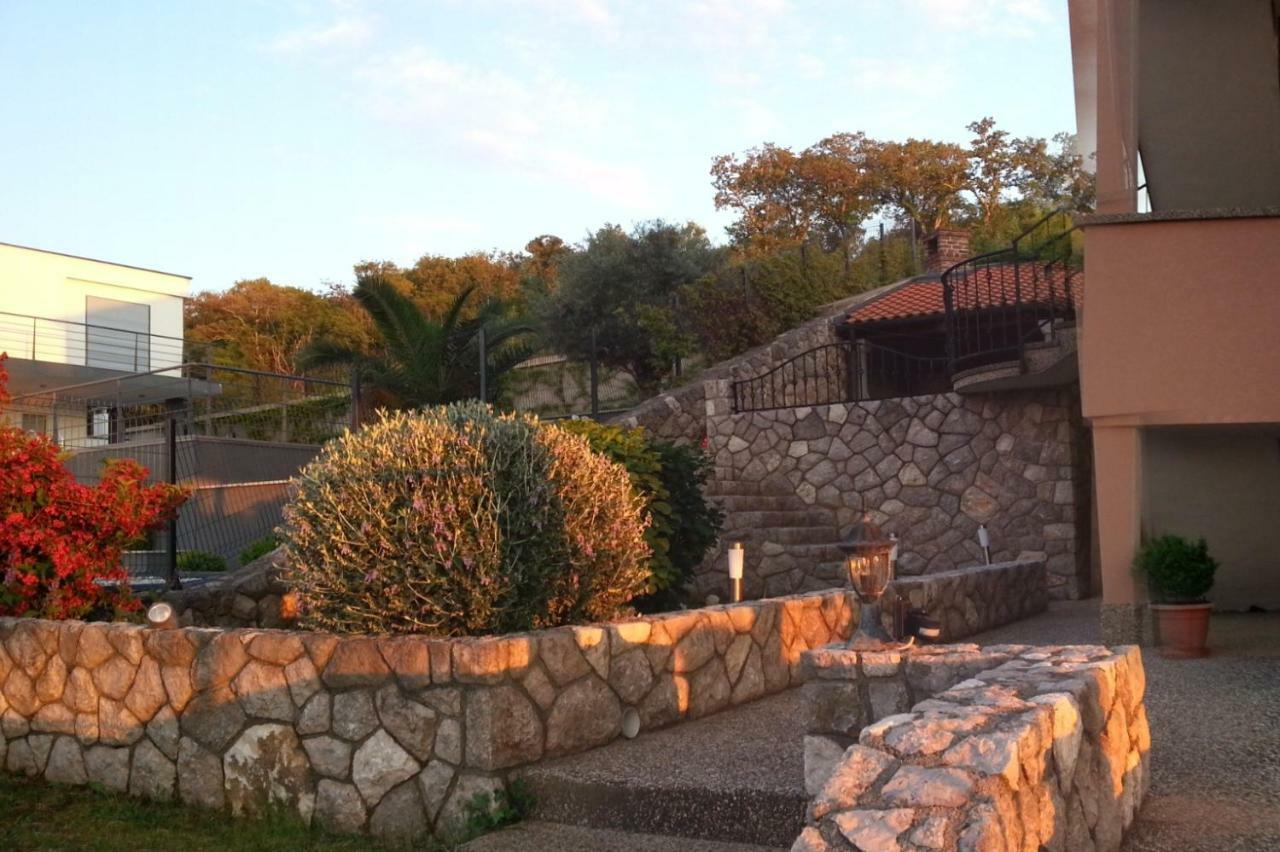 Guarda la vita Njivice Exterior foto