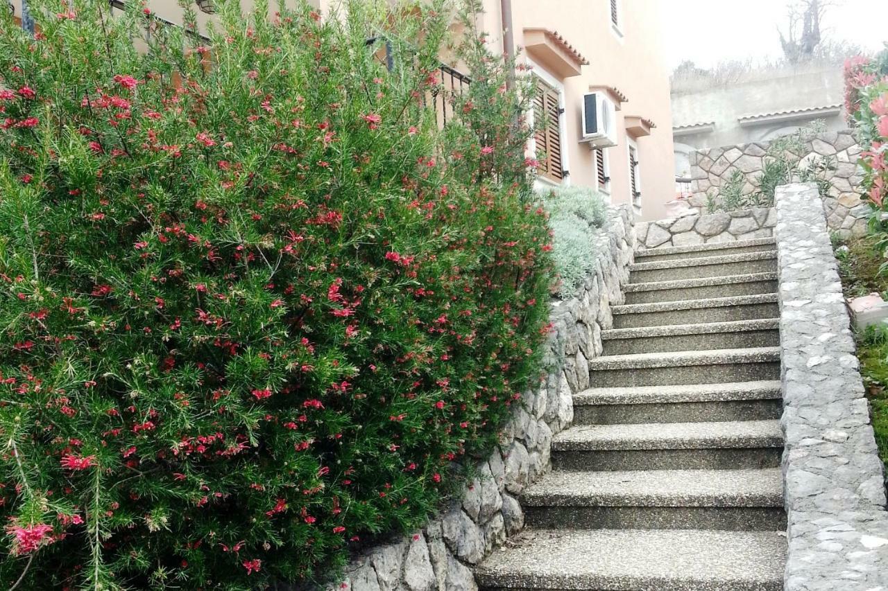 Guarda la vita Njivice Exterior foto