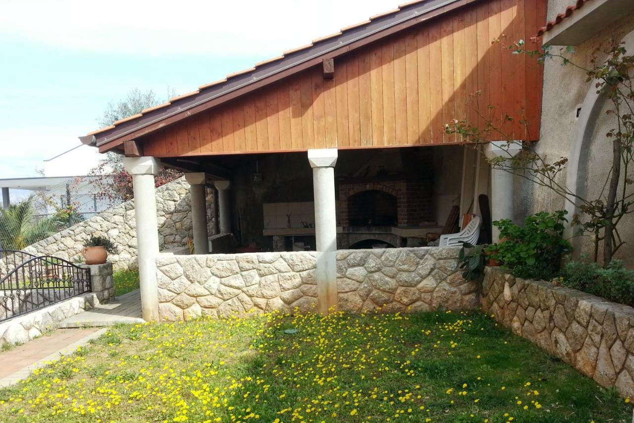 Guarda la vita Njivice Exterior foto