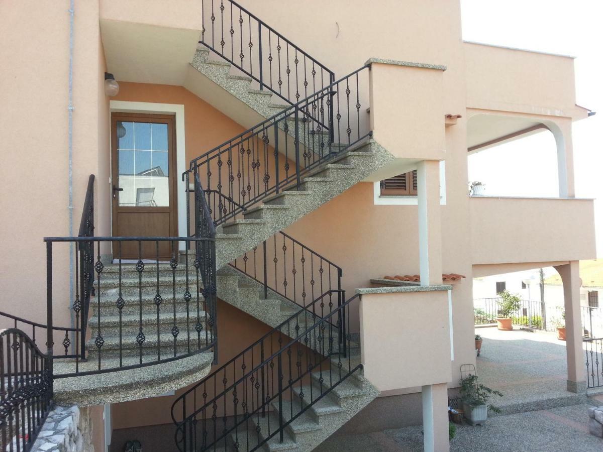 Guarda la vita Njivice Exterior foto
